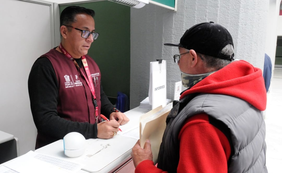 Los tramites se llevan a cabo en línea a través del Portal de Servicios al Contribuyente o en los 33 Centros de Servicios Fiscales del Edomex. Foto. Especial