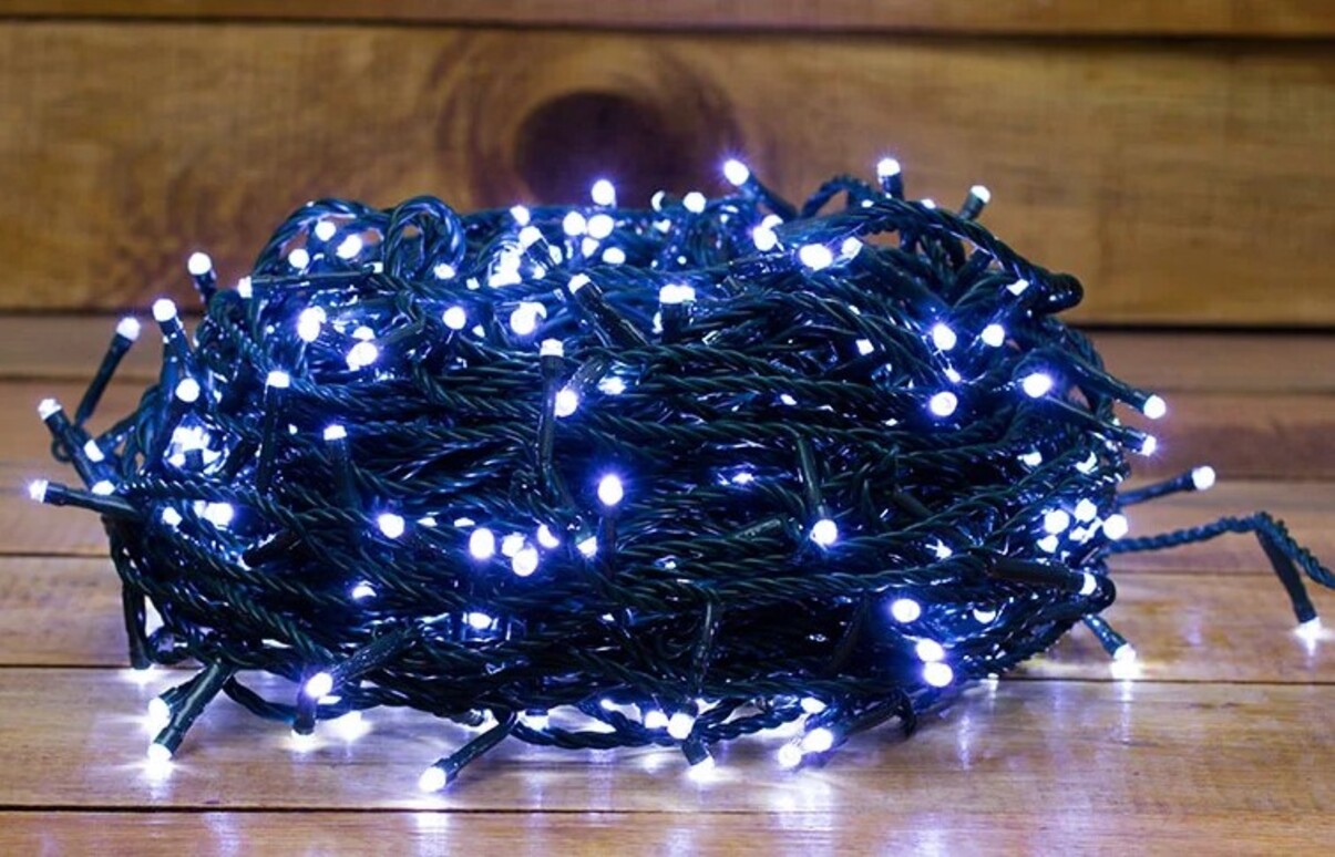 ¡Haz que tu hogar brille estas fiestas! Conoce los trucos para reparar tus luces navideñas y sorprende a tus invitados. Foto Especial