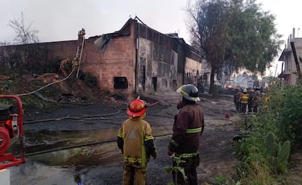 Incendio consume bodega con residuos químicos en Acolman