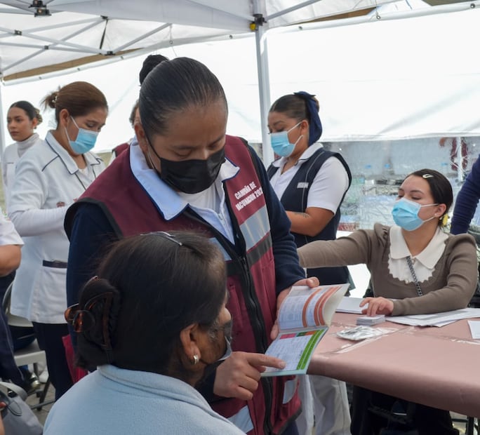 Es importante acudir a las unidades médicas de primer nivel para recibir la vacuna contra sarampión o completar el esquema básico. Foto. Especial