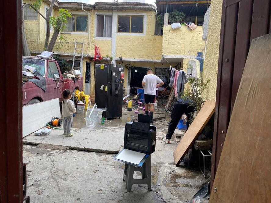 Vecinos reclamaron a la alcaldesa Martha Guerrero por los daños que han enfrentado debido a las lluvias  Foto Emilio Fernández | EL UNIVERSAL