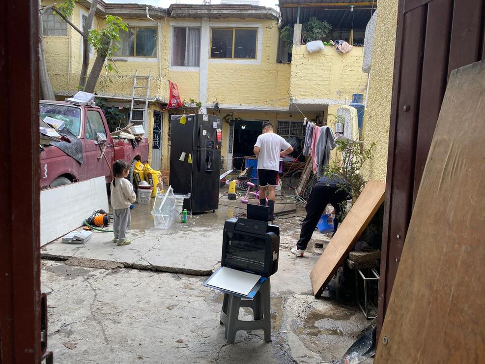Vecinos reclamaron a la alcaldesa Martha Guerrero por los daños que han enfrentado debido a las lluvias  Foto Emilio Fernández | EL UNIVERSAL