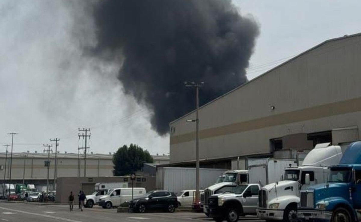 Incendio en bodega de la zona industrial de la colonia Independencia / Foto Especial