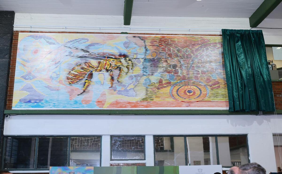 Conoce "Abeja de Lumbre", el imponente mural de Leonardo Montelongo que está en Prepa 1 de la UAEMéx