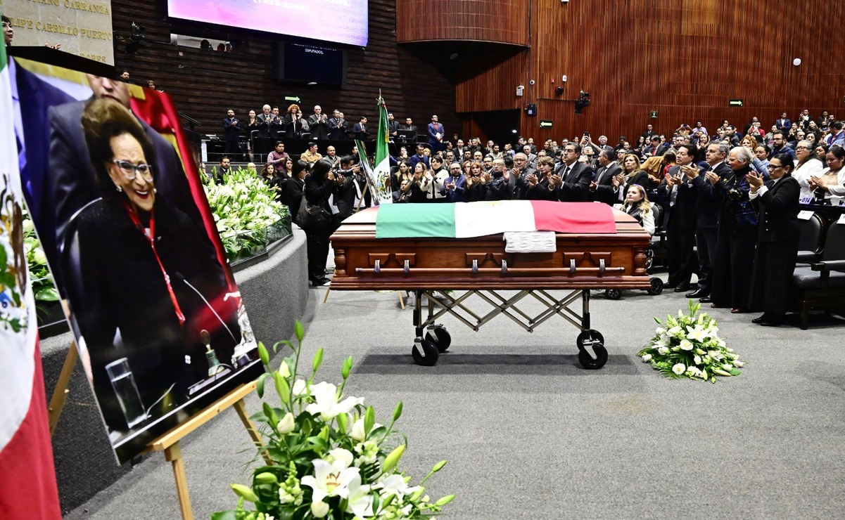 Asiste la gobernadora Delfina Gómez al homenaje póstumo de Ifigenia Martínez