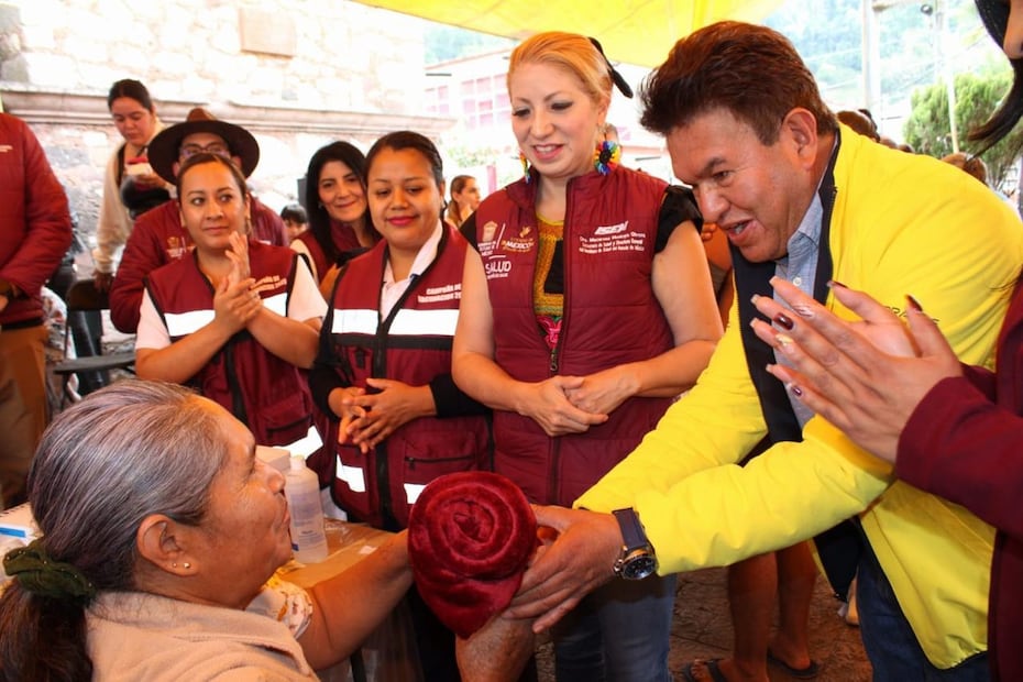 La secretaria de Salud, Macarena Montoya Olvera, encabezó la jornada en la iglesia de Nuestro Señor del Perdón en Temascaltepec. Foto Especial