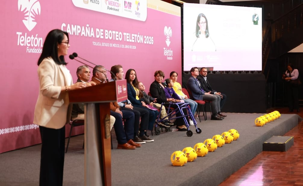 Un total de 11 mil alcancías serán distribuidas entre voluntarios y servidores públicos para recaudar fondos en favor de la niñez con discapacidad. Foto Alejandro Vargas / El universal