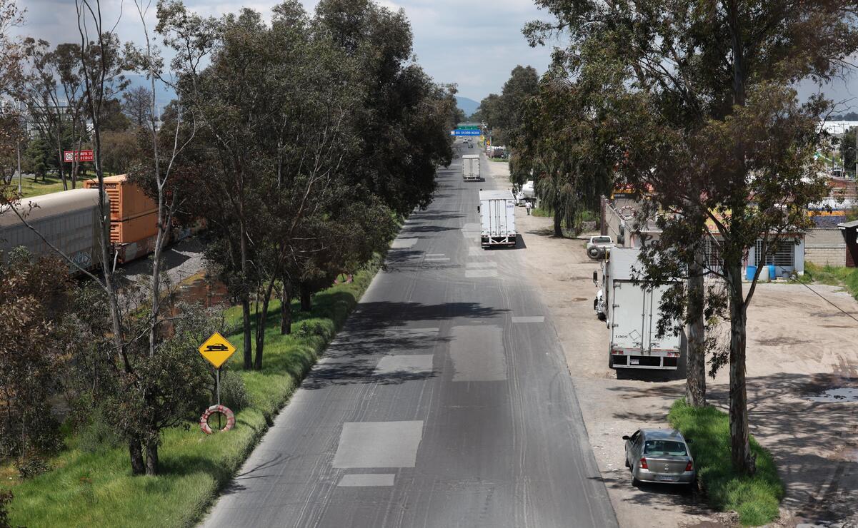 El mal estado de vías en municipios del Edomex genera daños en unidades y provoca retrasos en entregas / Foto Alejandro Vargas
