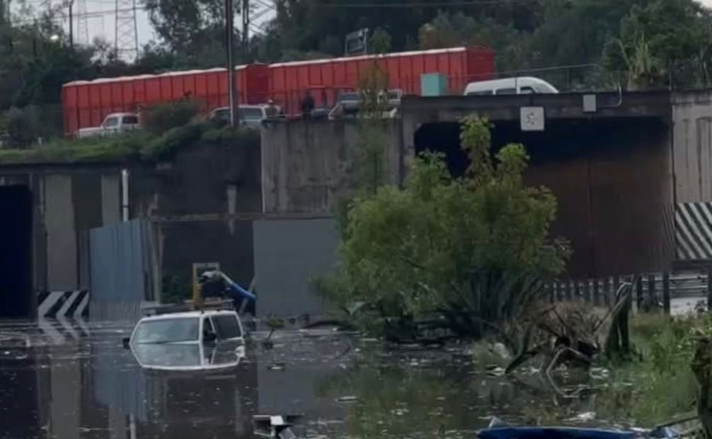 El Circuito Exterior Mexiquense, a la altura de Cuautitlán Izcalli, es vigilado de cerca por autoridades ante el riesgo de nuevas inundaciones. Foto Especial
