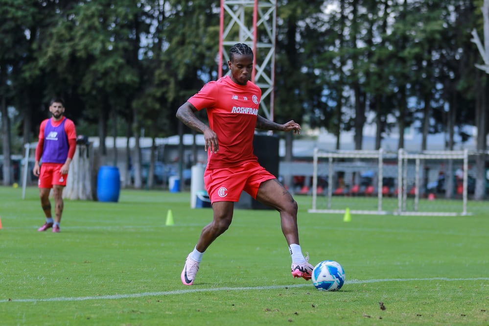 El brasileño busca aportar con goles y asistencias para conquistar títulos