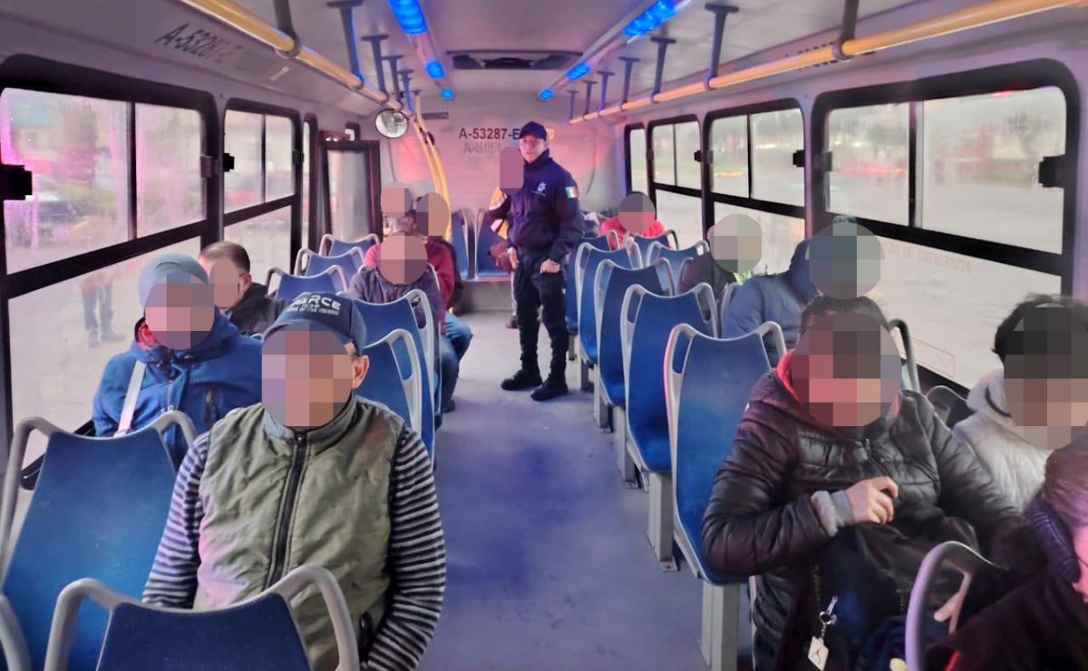 Policías municipales en Toluca despliegan un fuerte operativo para proteger a estudiantes, docentes y usuarios del transporte público Foto: Especial