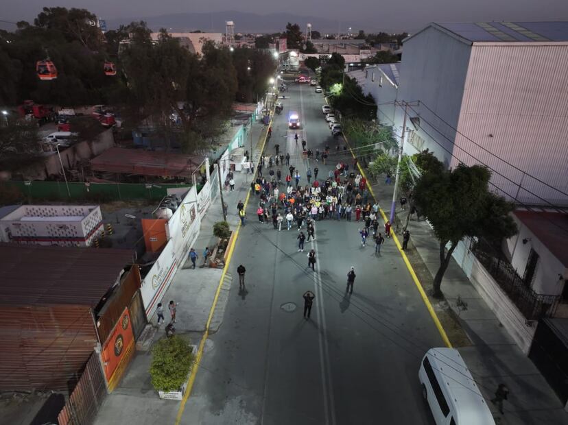 Con la instalación de luminarias, bacheo y limpieza integral, el Gobierno de Ecatepec entregó un nuevo "Sendero Seguro" de 370 metros en Santa Clara Coatitla. Foto Especial