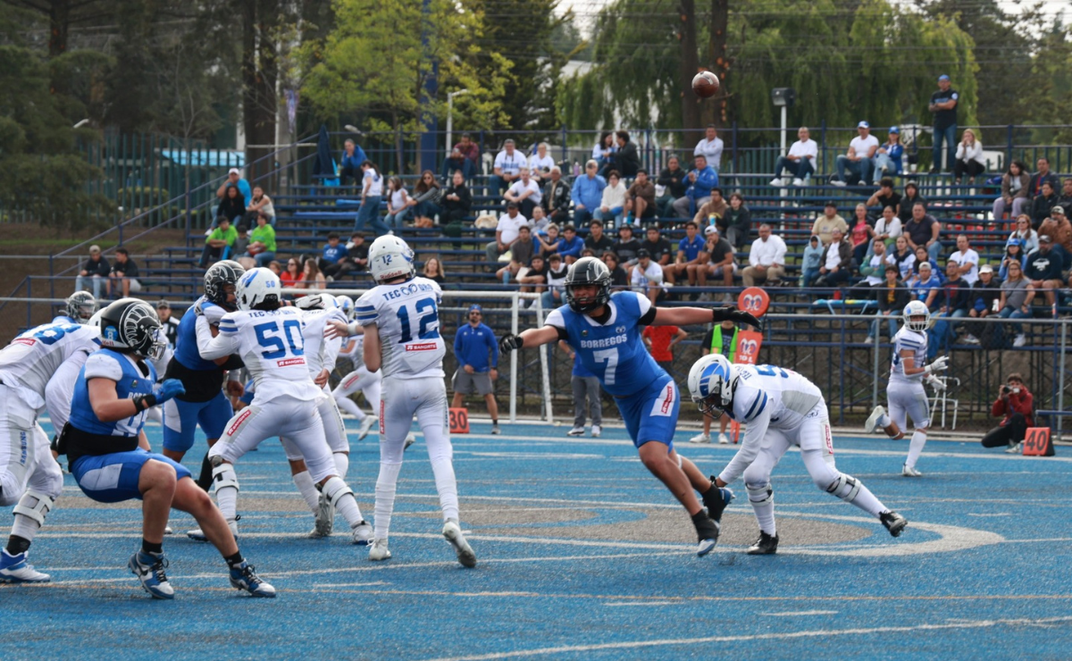 El viaje de Emiliano Jiménez Albarrán a Londres para la NFL Academy es un testimonio de su dedicación y el apoyo familiar, marcando un hito para el deporte en México. Foto: Roberto Guerrero