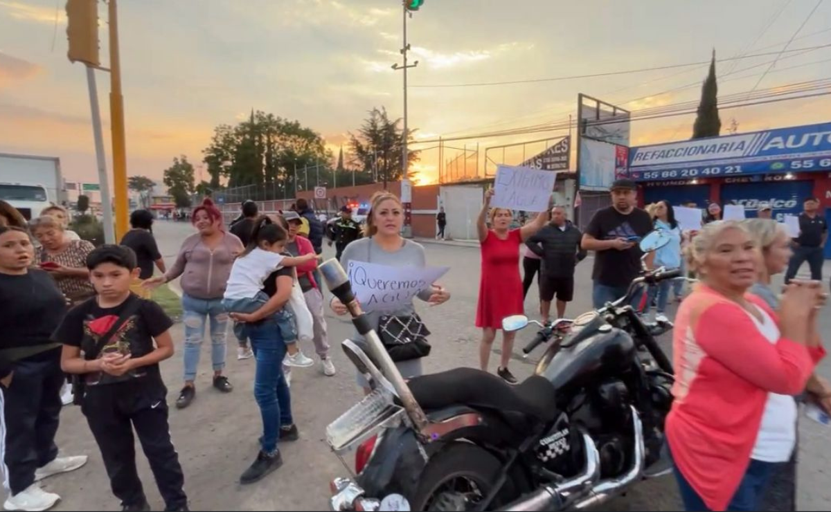 Cuautitlán: Protesta vecinal por falta de agua paraliza vialidad Melchor Ocampo