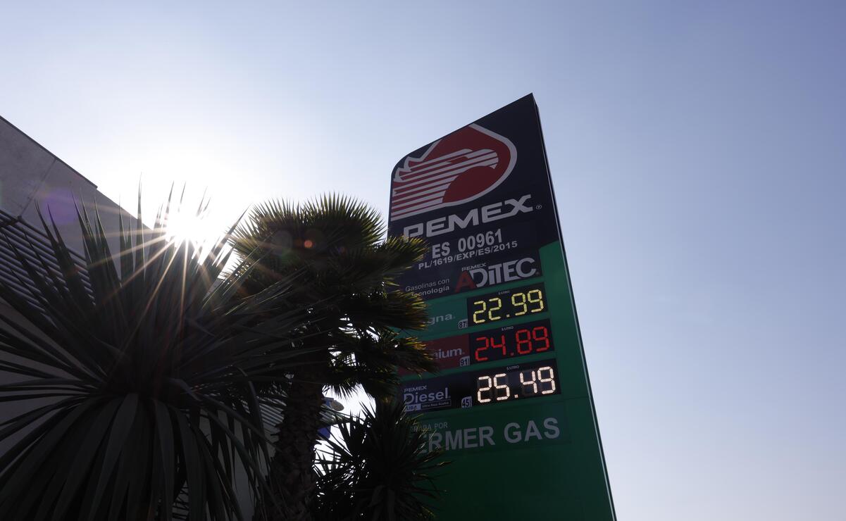 Advierten que fijar un precio máximo en la gasolina es imposible / Foto: Arturo Hernández