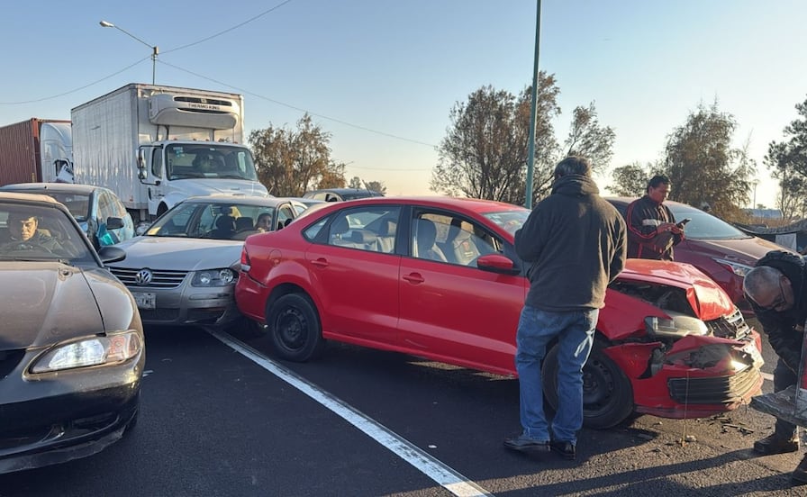 Carambola en Periférico Oriente deja severa afectación vehicular