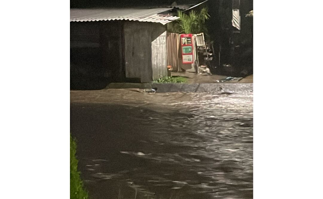 El Río Hondo se desborda en varias zonas, causando anegaciones y preocupación ante las próximas lluvias Foto: Especial