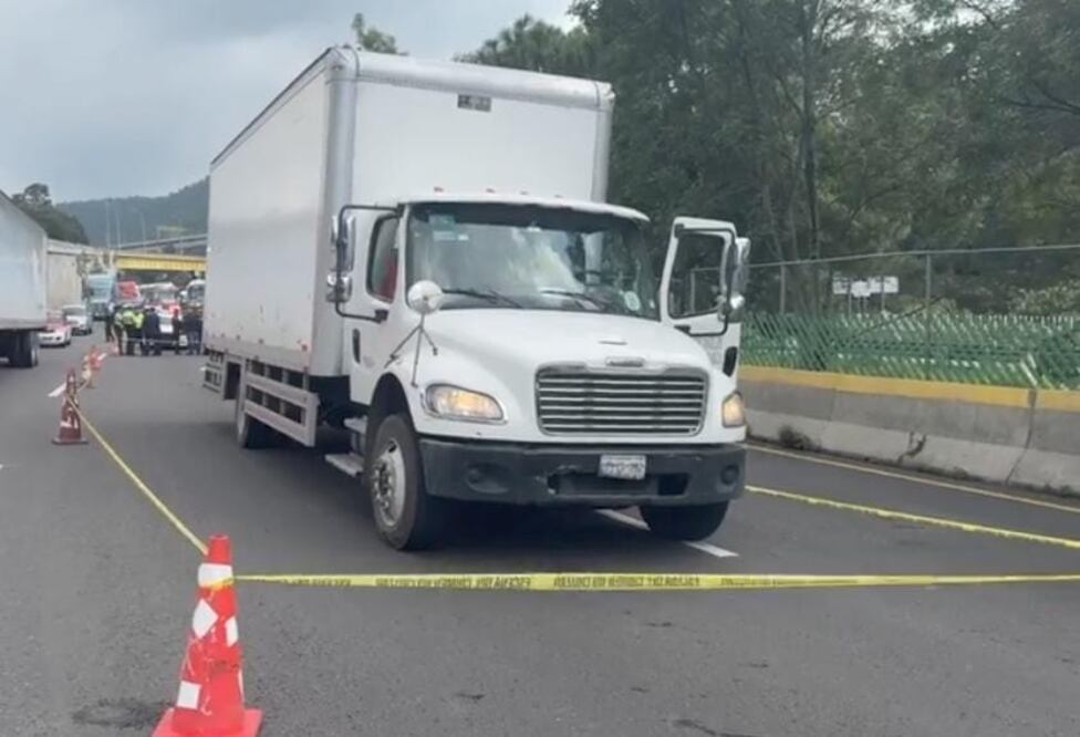El custodio de la unidad que circulaba sobre la México-Toluca resultó herido. Foto especial