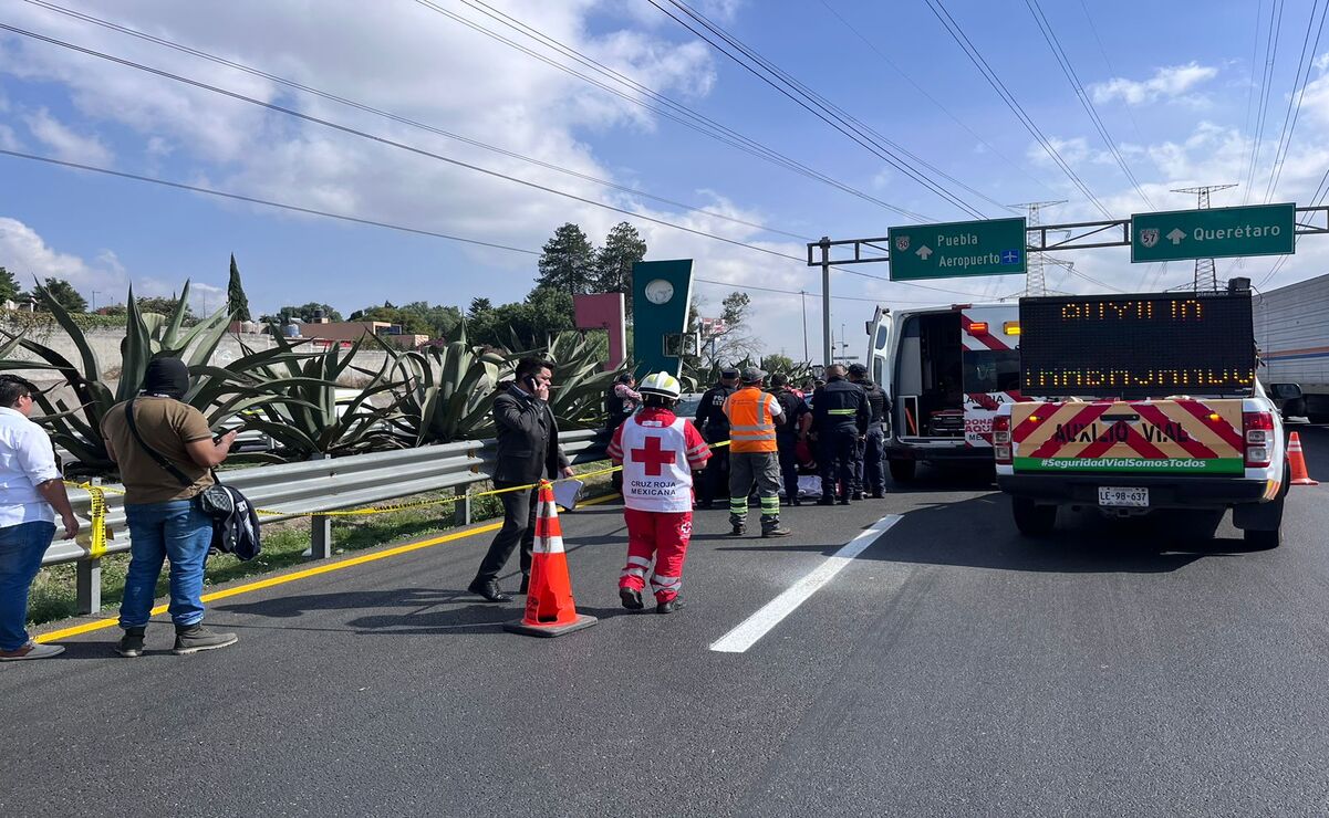 Al lugar llegaron paramédicos de la Cruz Roja Mexicana, quienes confirmaron el deceso del varón de aproximadamente 35 años. Foto: Arturo Contreras