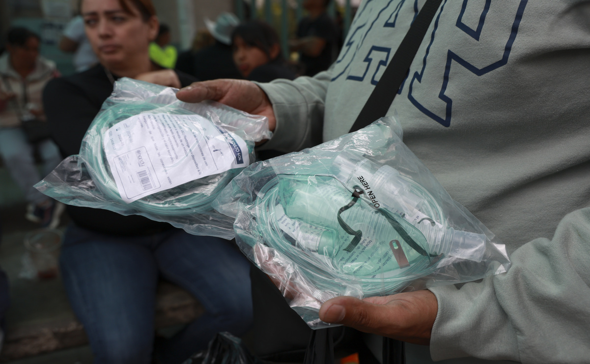 Familiares de pacientes se ven obligados a comprar insumos médicos / Foto Alejandro Vargas