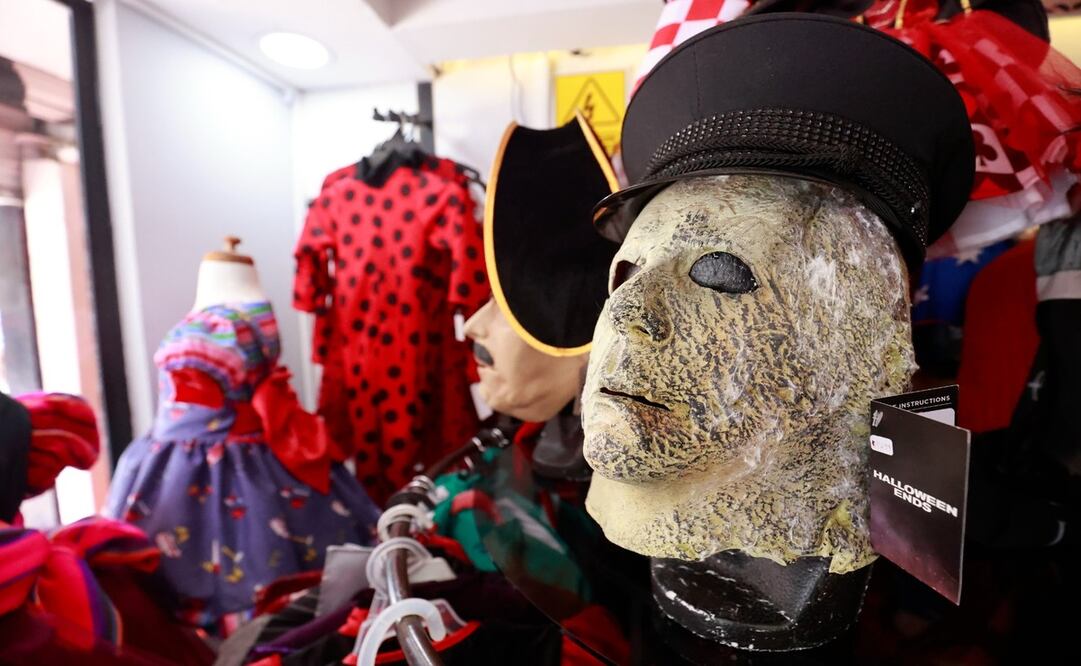 Destacan los disfraces de Catrina, Viuda Negra, Michael Myers, el Hombre Manos de Tijera y Chucky / Foto Alejandro Vargas