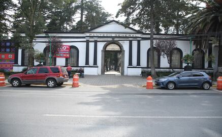 Toluca despliega operativo especial en panteones por Día de Muertos 