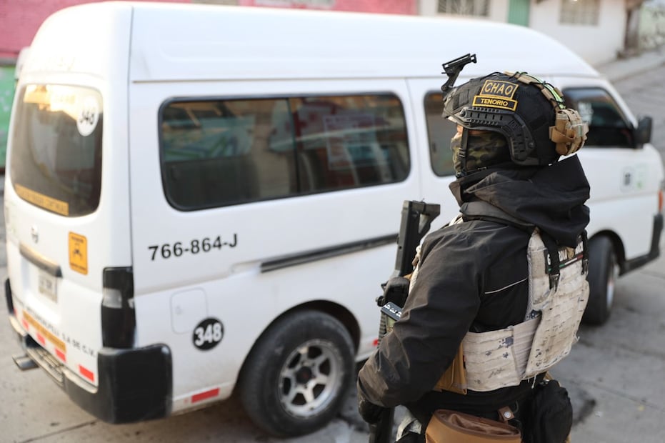 El objetico del operativo es inhibir la comisión de ilícitos en paradas de transporte público. Foto. Especial