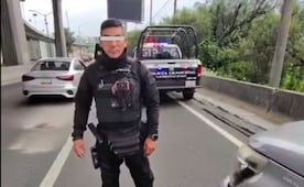 Suspenden a cuatro policías municipales en Tlalnepantla tras amenazar a automovilista