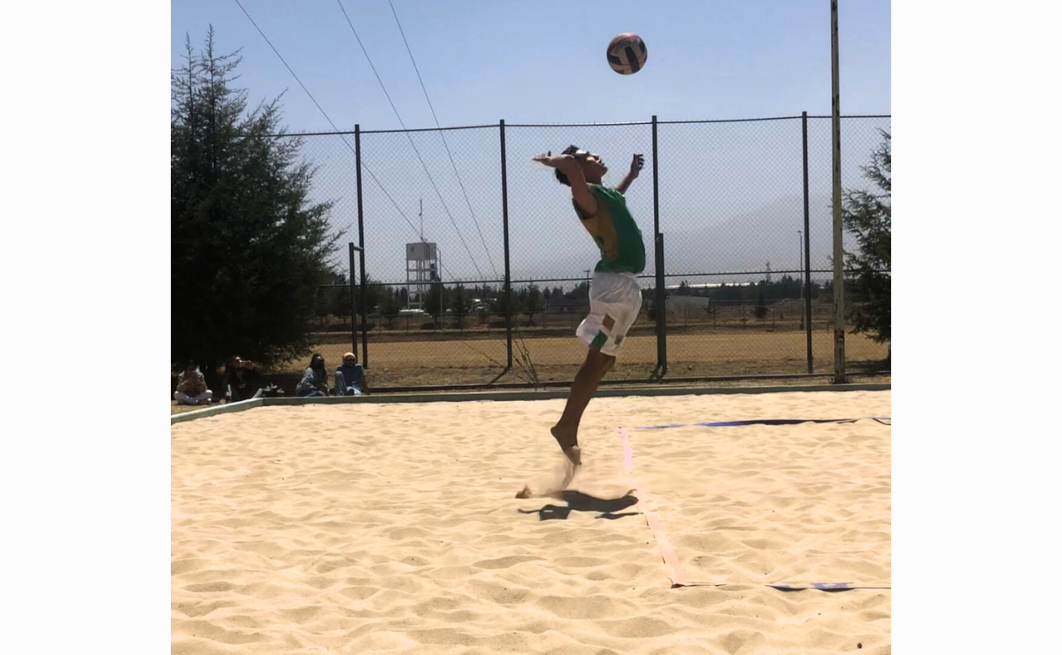 El equipo de voleibol de playa de la UAEMéx afina detalles para el campeonato nacional en Guadalajara Foto: Especial
