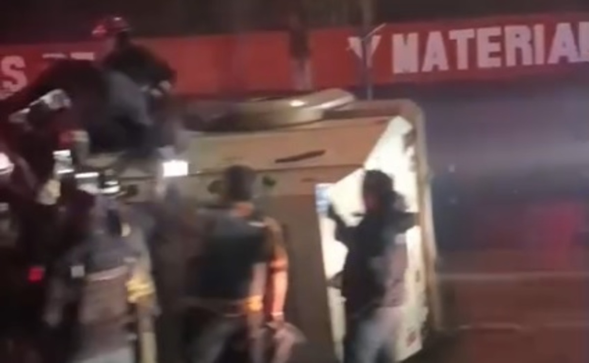 Volcadura de camioneta de valores en Tlalnepantla deja dos heridos