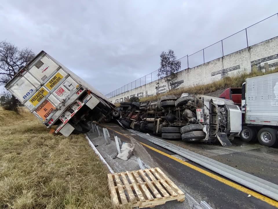 Los hechos ocurrieron sobre la autopista Toluca-Atlacomulco. Foto Especial