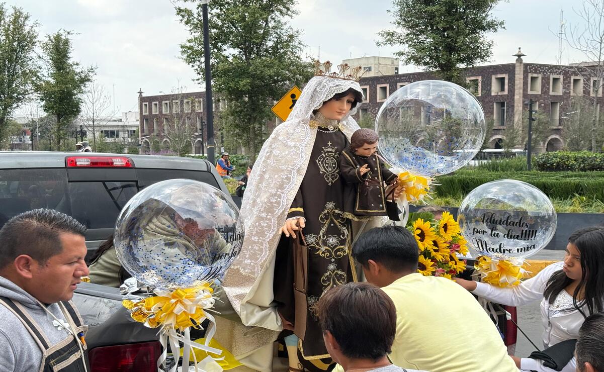 Caminaron con fervor rumbo a la iglesia del Carmen / Foto Sergio García