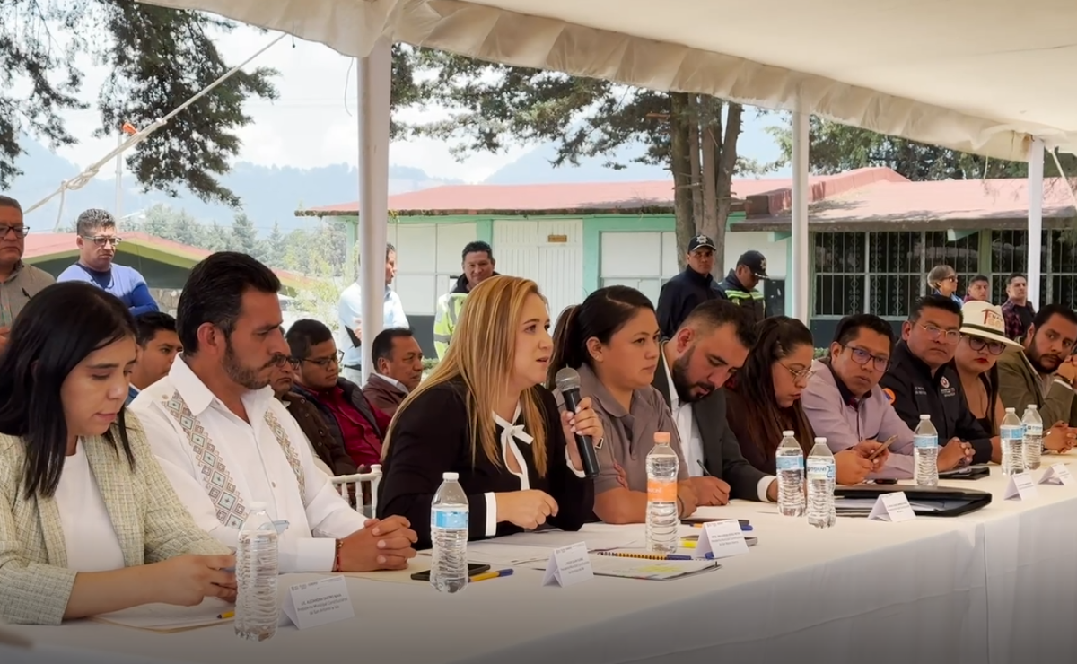En medio de las inundaciones, la alcaldesa Ana Muñiz expone la falta de respuesta de la CAEM. Foto: Especial