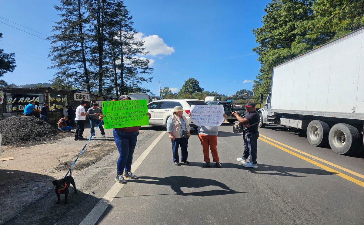 Vecinos de Huixquilucan se manifiestan contra cementerio clandestino