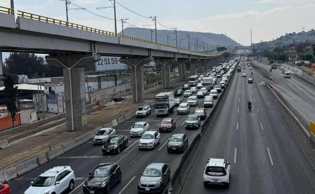 Las autoridades hacen un llamado a reducir la velocidad y respetar los señalamientos de desvío al acercarse al kilómetro 20. Foto Emilio Fernández / El Universal