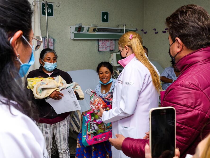 El gobierno de Delfina Gómez Álvarez lleva sonrisas, alimentos y juguetes a hospitales públicos con motivo de las Fiestas Decembrinas. Foto Especial