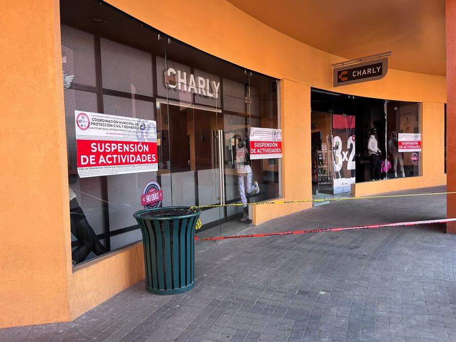 No hubo heridos por el incendio registrado en la plaza comercial Premium Outlets Punta Norte. Foto Arturo Contreras