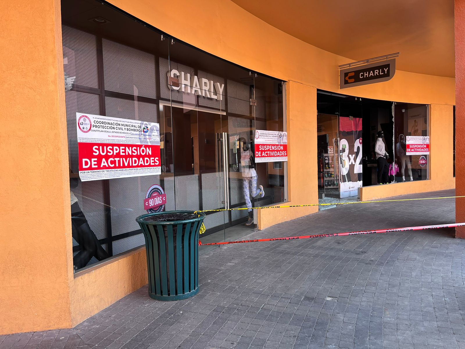 No hubo heridos por el incendio registrado en la plaza comercial Premium Outlets Punta Norte. Foto Arturo Contreras