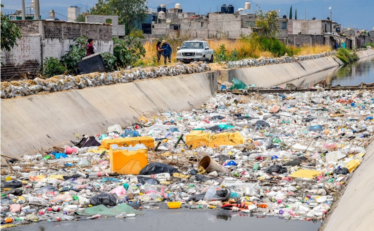 ¡Un paso contra las inundaciones! La CAEM limpia el Dren Chimalhuacán II, crucial para la temporada de lluvias en Chimalhuacán y municipios vecinos. Foto: Especial