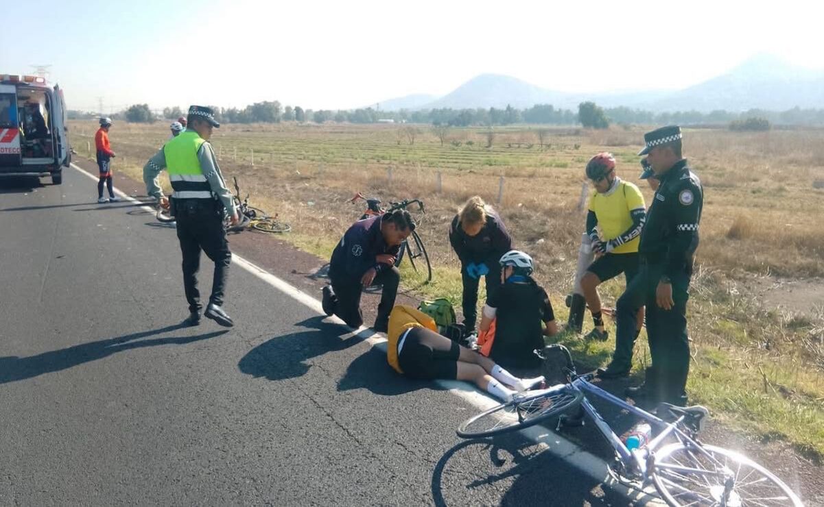 Los ciclistas salieron proyectados y cayeron sobre la carpeta asfáltica / Foto Especial