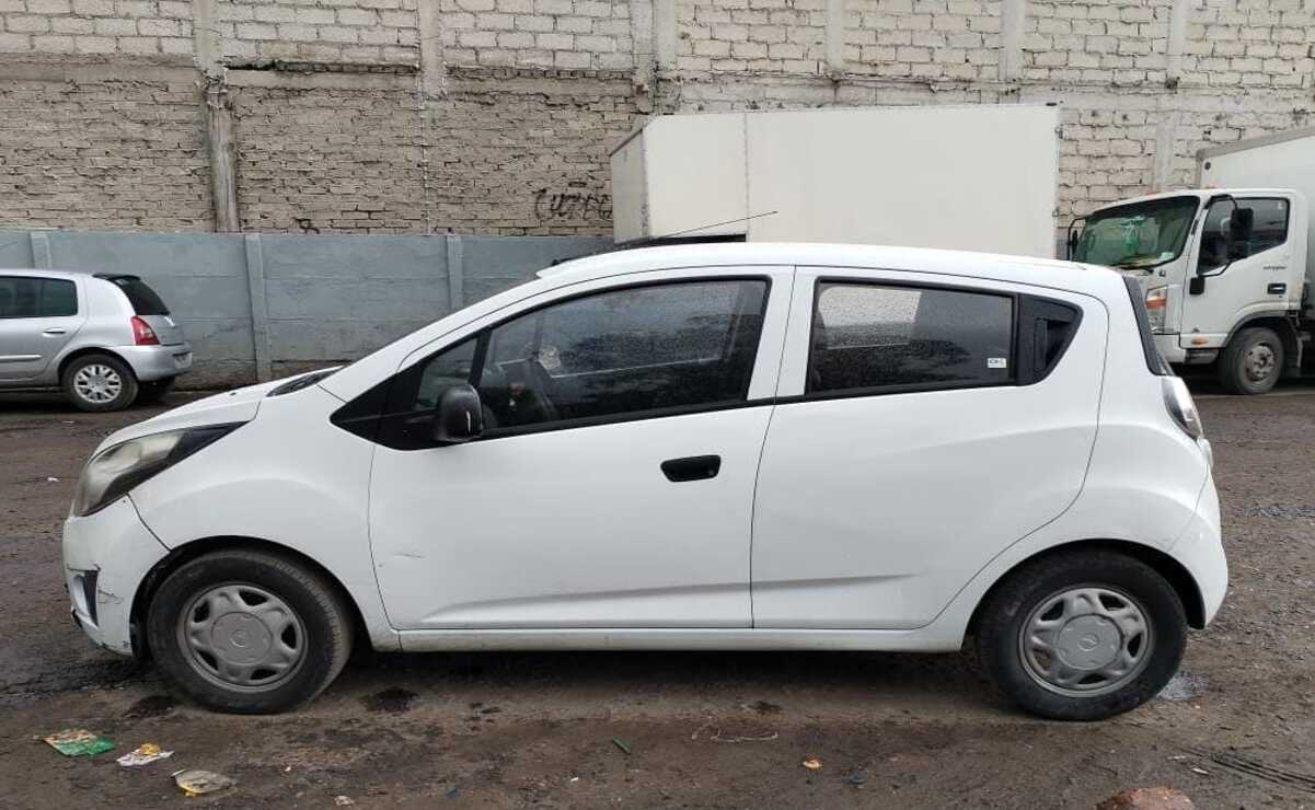 Elementos de la Secretaría de Seguridad del Estado de México marcaron el alto a los tripulantes de un automóvil Chevrolet Spark de color blanco, luego de intentar evadirlos. Foto: Especial