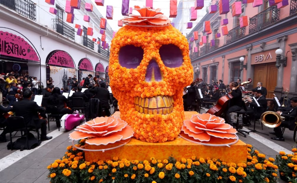 Figuras llenas de color y creatividad mantienen viva la tradición del alfeñique en Toluca. Foto especial