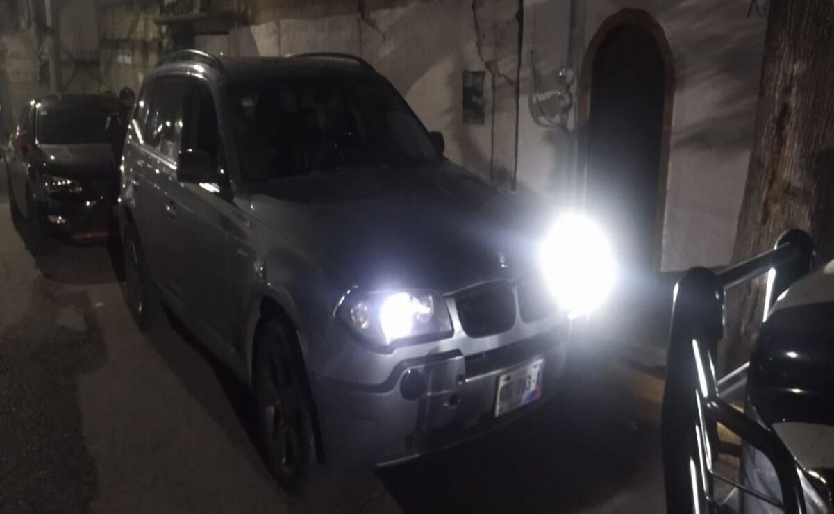 Los cinco sujetos viajaban en un vehículo color gris al momento de su detención. Foto: Especial