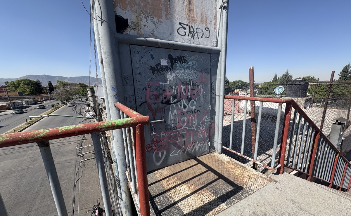 El elevador se encuentra junto a un puente peatonal, en el cruce del Eje 15 y Eje 8 en la localidad de Rinconada Coacalco.  Foto: Arturo Contreras / El Universal Estado de México