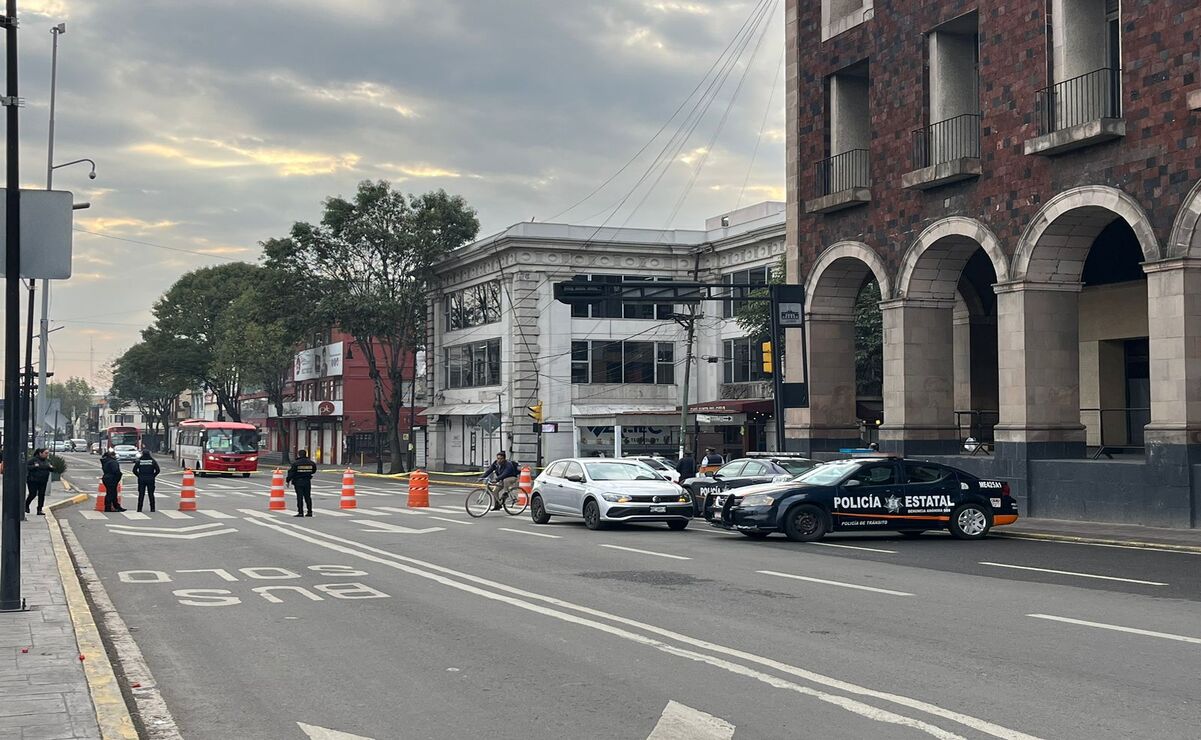 Se registran cierres viales en calles principales del centro de Toluca / Foto Karen Aldama