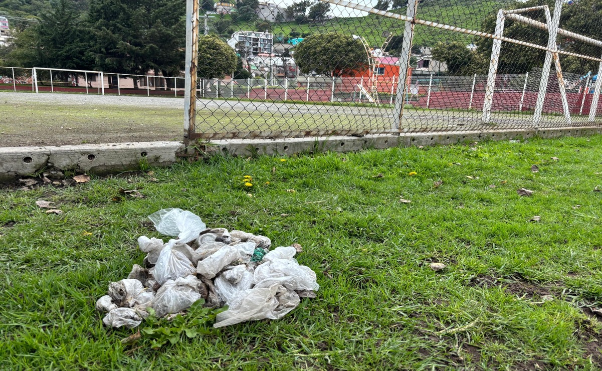 Paradójicamente, la presencia del camión recolector coincide con la mayor cantidad de basura abandonada en las calles / Foto: Arturo Hernández