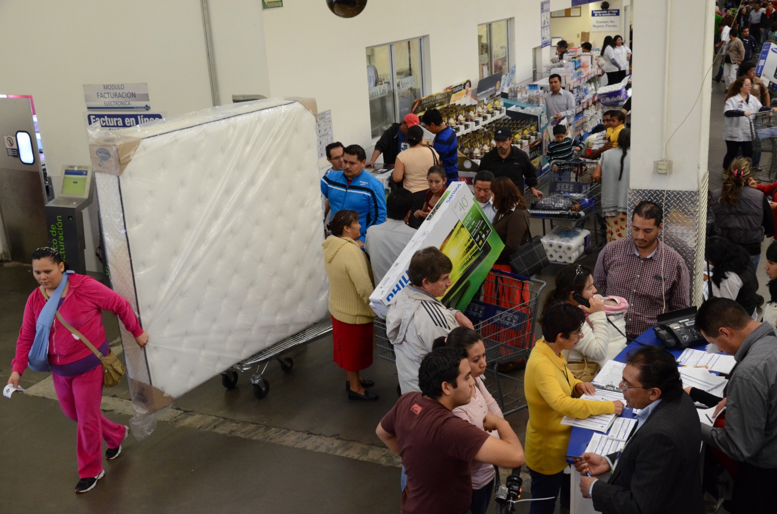 El uso de tarjetas de crédito detalla, debe realizarse estando bien informado / Foto Arturo Hernández