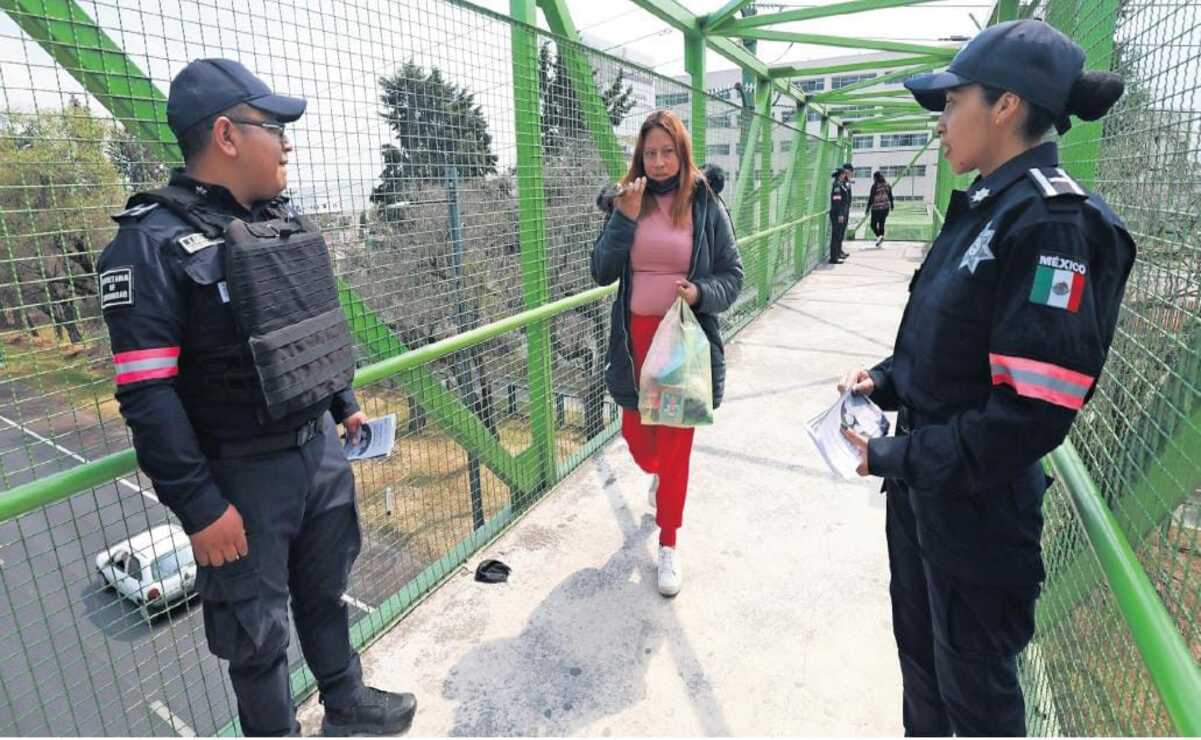 Las Policía de Género es la encargada de realizar esta operación, para resguardar la seguridad de las mujeres. Foto: Alejandro Vargas / El Universal Estado de México