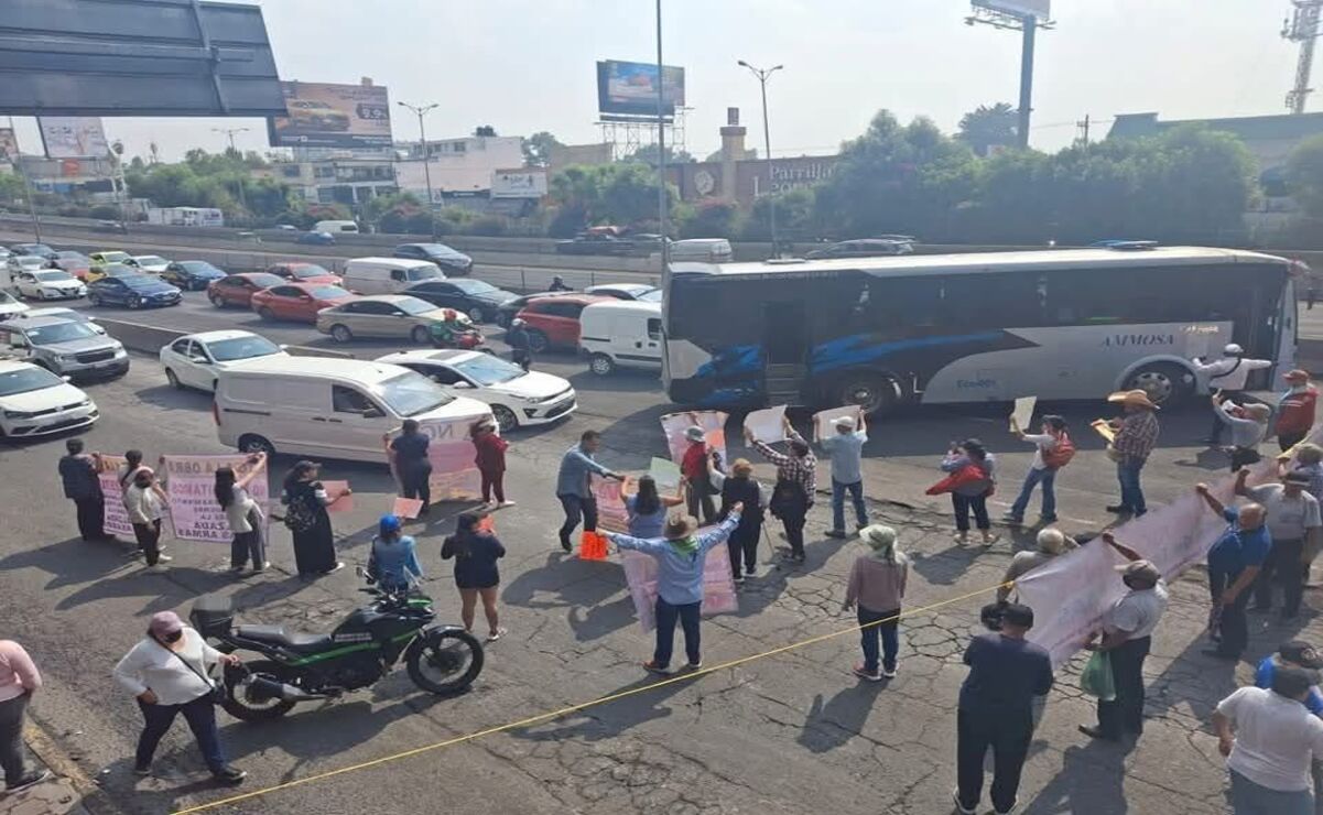 Durante la movilización realizaron señalamientos que tienen que ver con presuntas irregularidades y corrupción respecto al Macrolibramiento Mexiquense / Foto: Especial