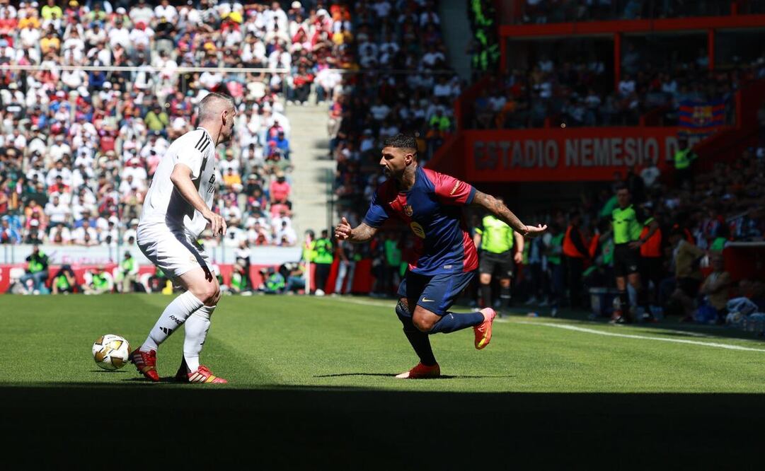 El juego de Leyendas del Real Madrid y Barcelona estuvo lleno de emociones / Foto: Alejandro Vargas